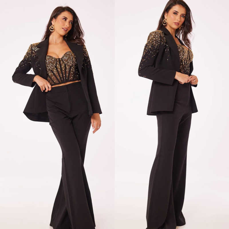 بدلات نسائية بتصميم فريد من قط - مراجعة Women Formal Wear Designers وسعره