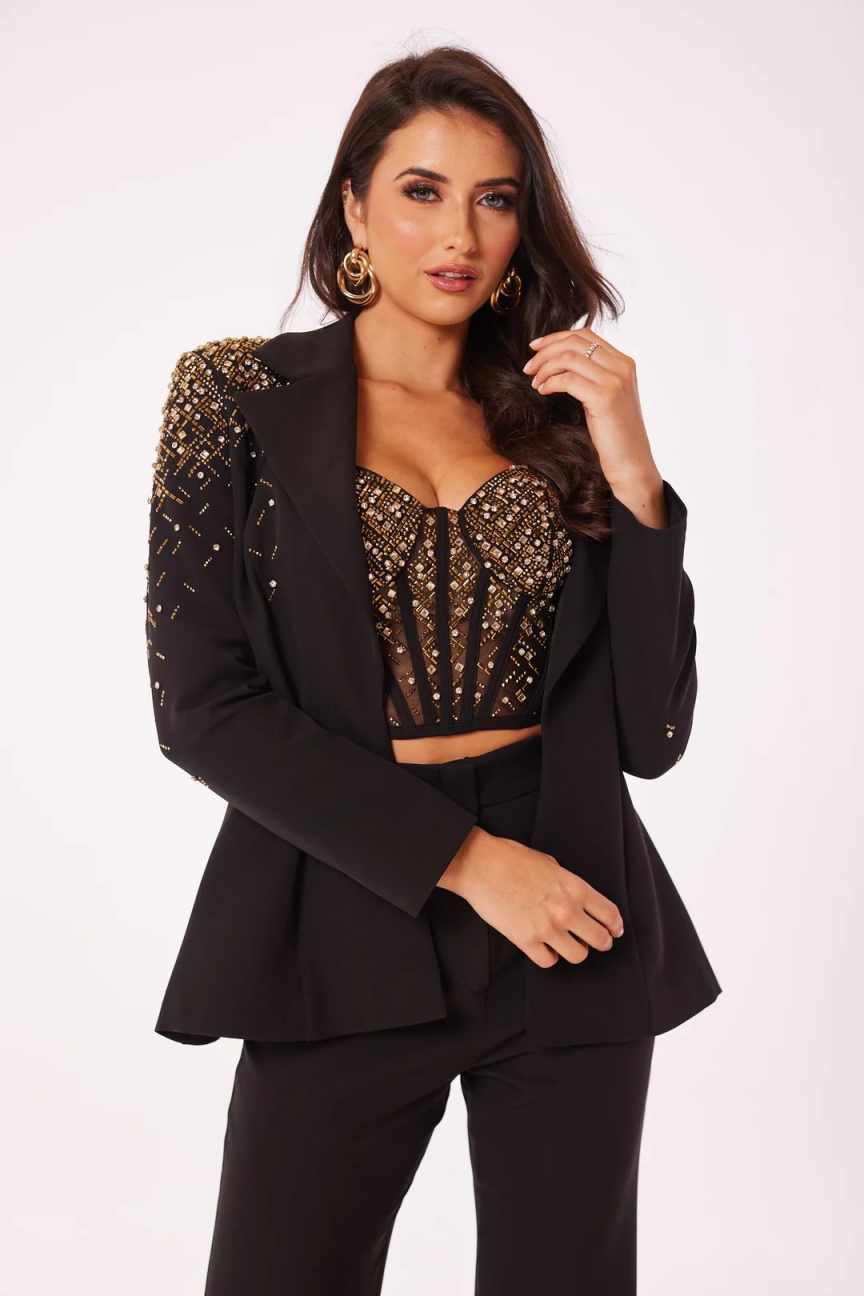 بدلات نسائية بتصميم فريد من قط - مراجعة Women Formal Wear Designers وسعره