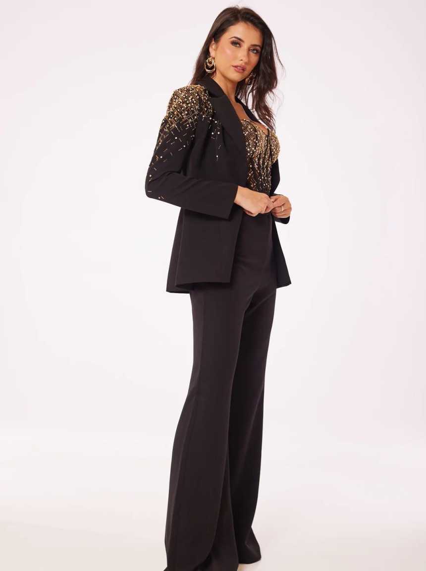بدلات نسائية بتصميم فريد من قط - مراجعة Women Formal Wear Designers وسعره