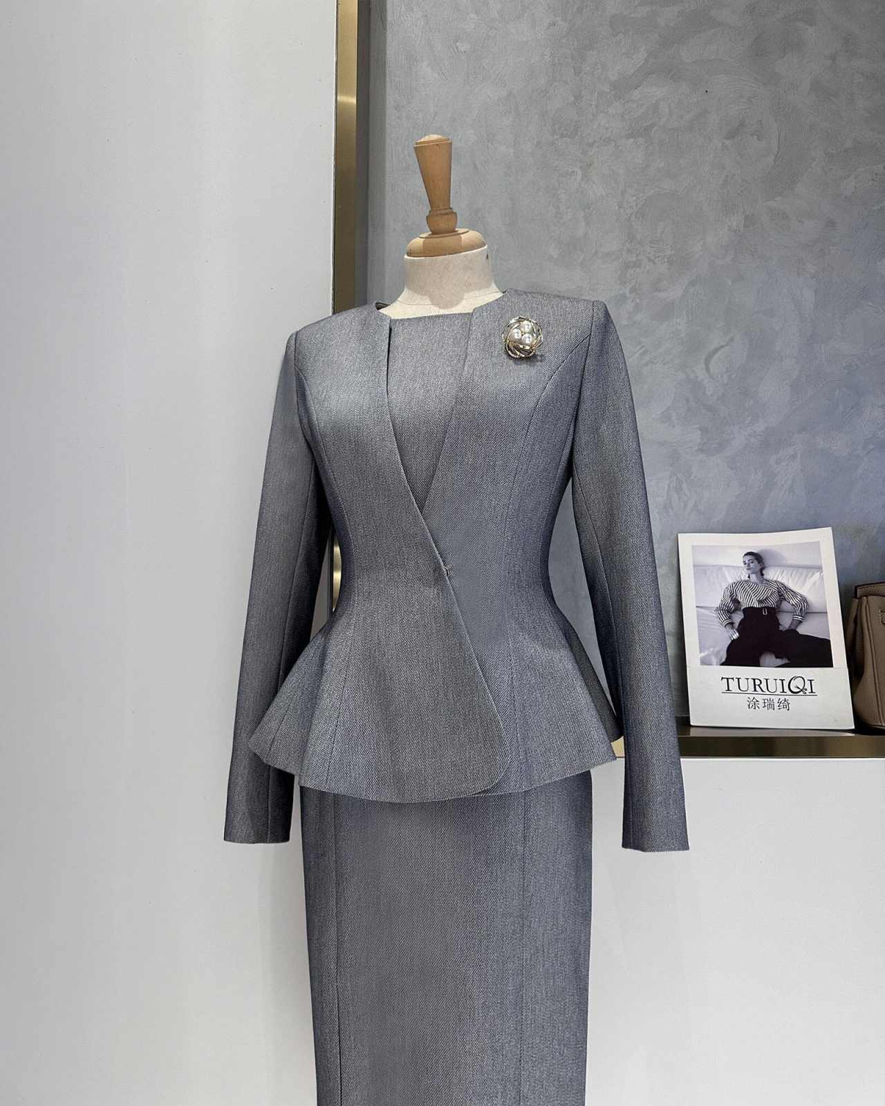 بدلة نسائية أنيقة باللون الرما - مراجعة Women Formal Wear For Conference وسعره