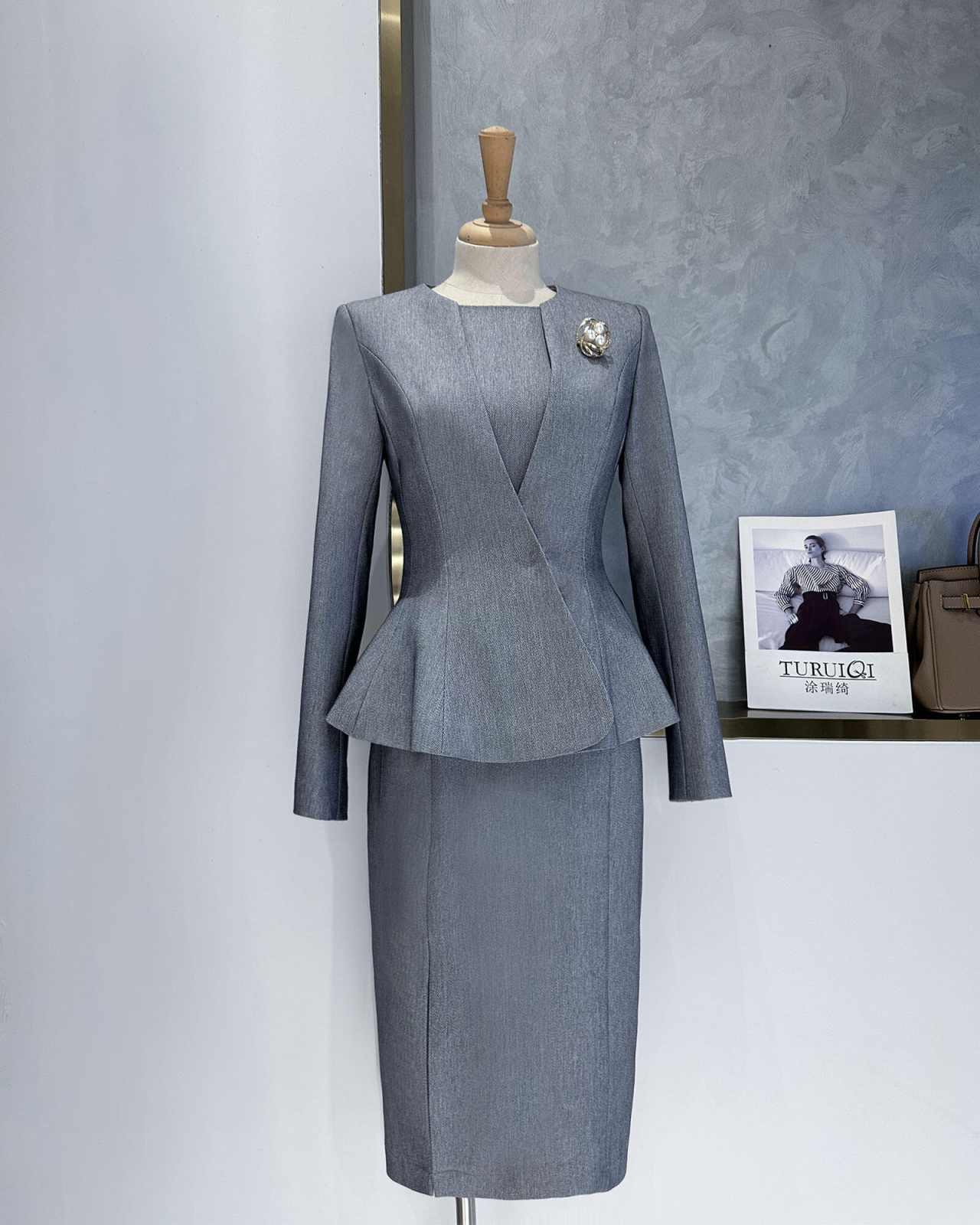 بدلة نسائية أنيقة باللون الرما - مراجعة Women Formal Wear For Conference وسعره
